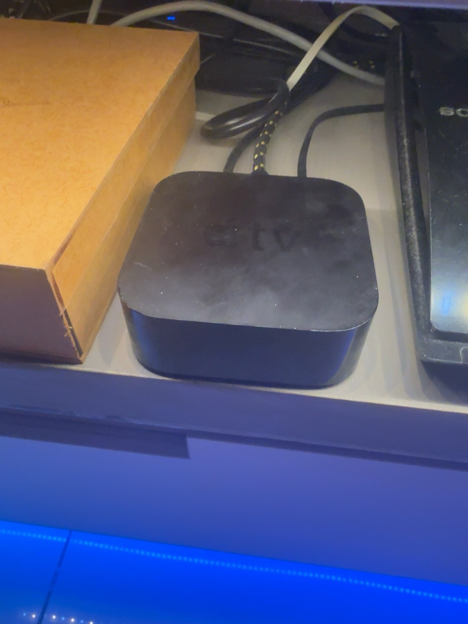 Uma das Apple TV 4K utilizadas como centrais do Apple HomeKit.