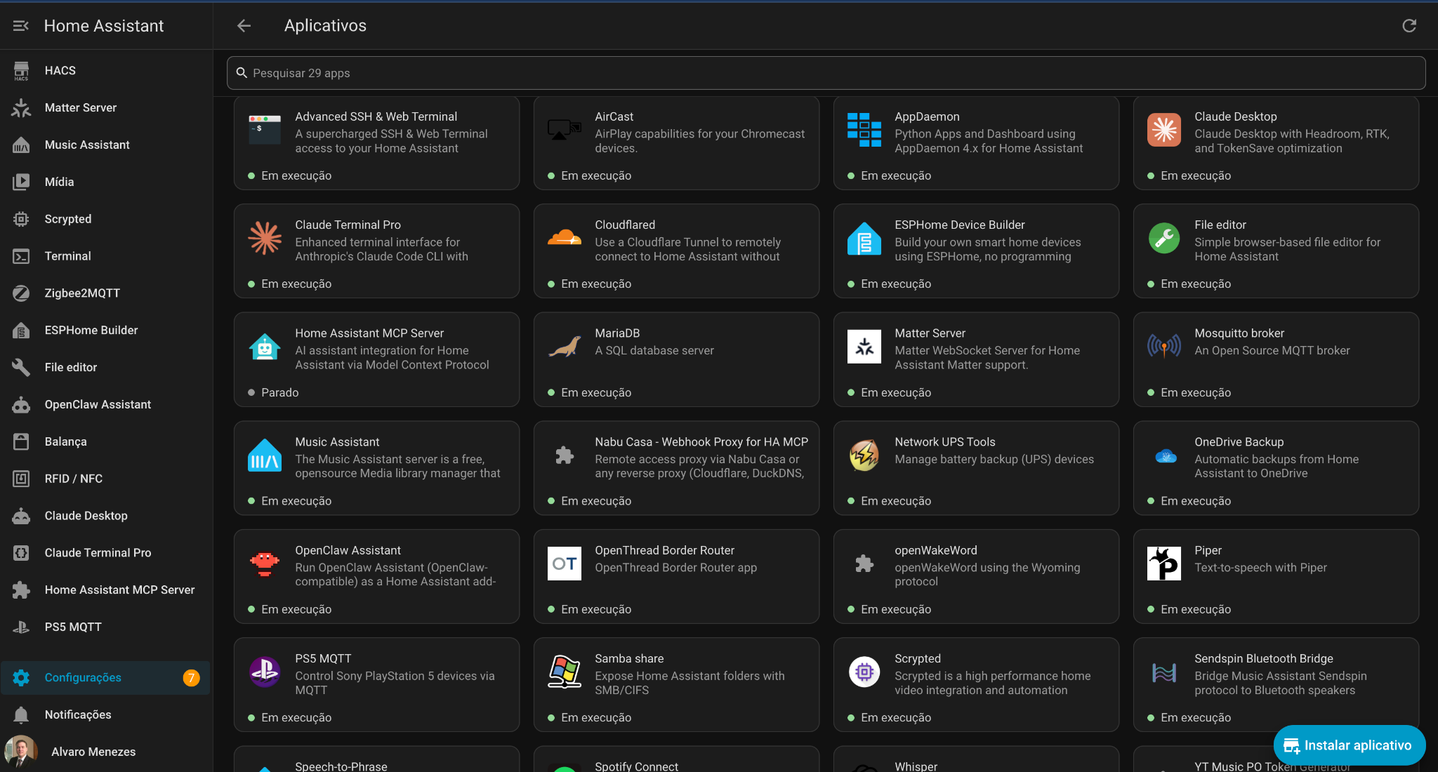 Lista de aplicativos no Home Assistant, com Mosquitto broker, Matter Server, OpenThread Border Router, Scrypted e outros itens.